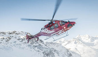 Helikopter in den Alpen