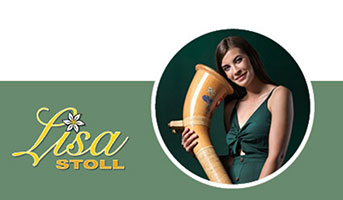 Lisa mit Alphorn