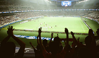 Personen im Fussballstadion